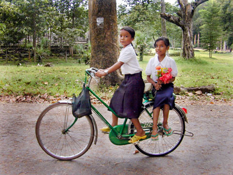 Ankor Wat school girls