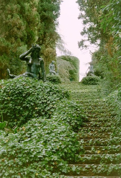 The mermaids garden of Santa Clothilde