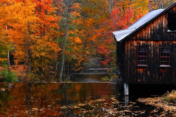 BarnAndRiverInTheFall NLeverettMA