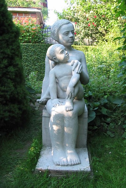 MOTHER AND CHILD 4 - SCULPTURE