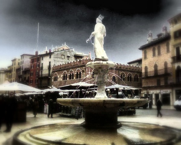 Madonna Verona al crepuscolo