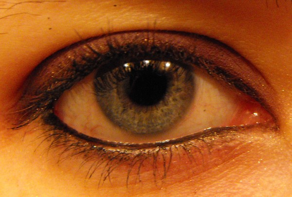 Violet Make-Up single