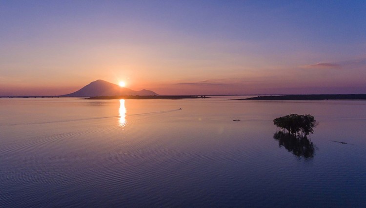Tay Ninh  Hoang hon ho Dau Tieng