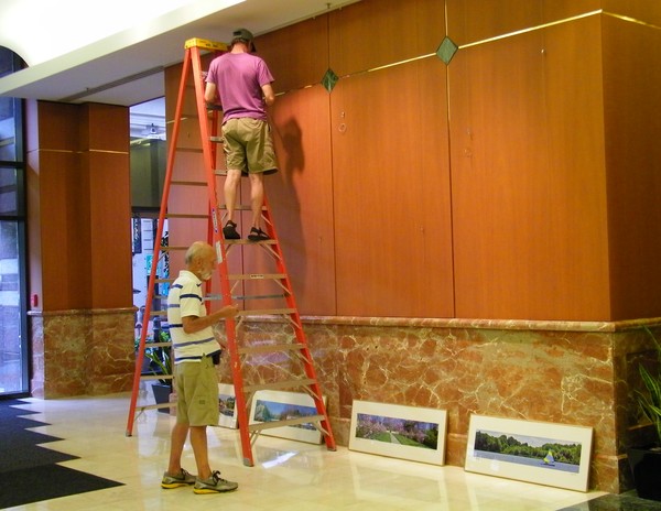 Hanging Gallery 919