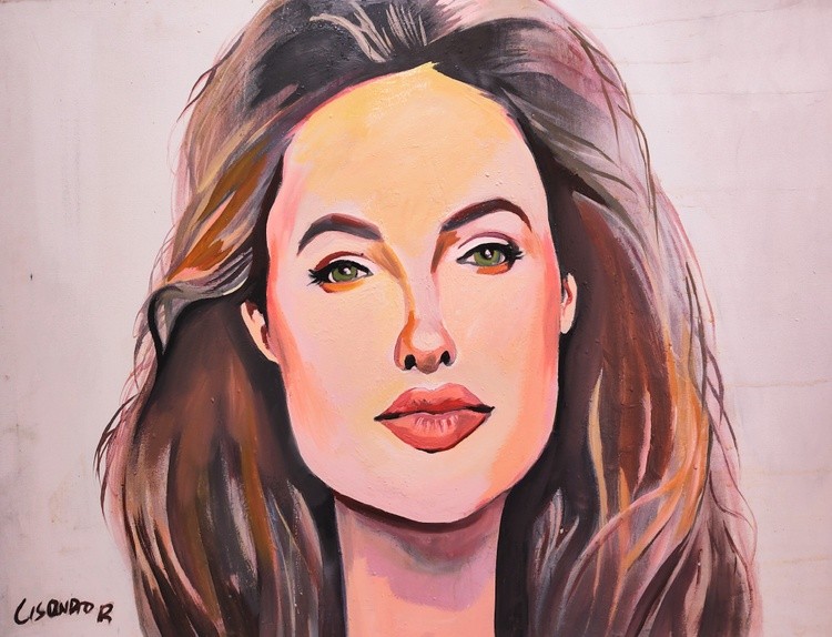 ANGELINA JOLIE
