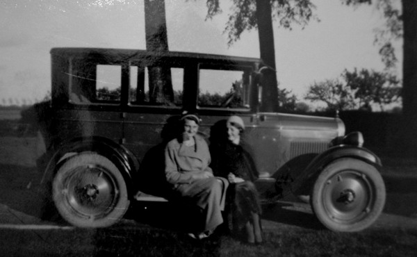 1928, 2 happy girls