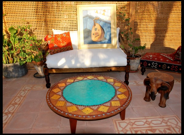 Round Coffee table