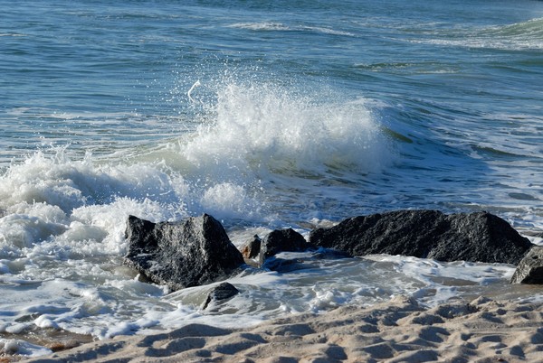 Ocean Waves Breaking