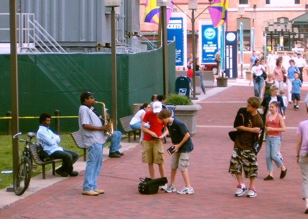 STREET MUSICIAN
