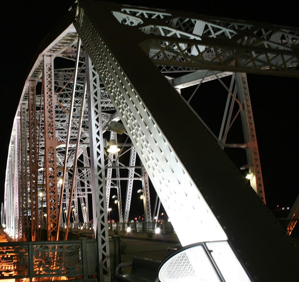 Walking bridge