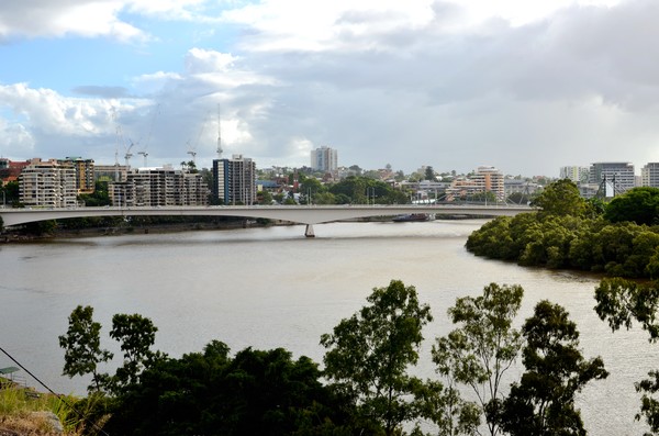 The Captain Cook bridge over the Brisbane River