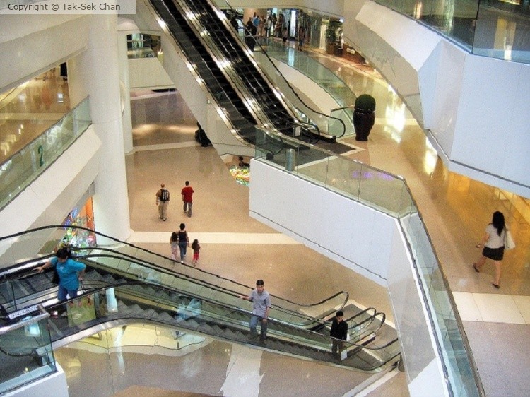 A multi-leveled mall, Hong Kong, 07-01-2008