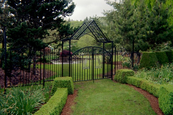 Gated Herron Arbor