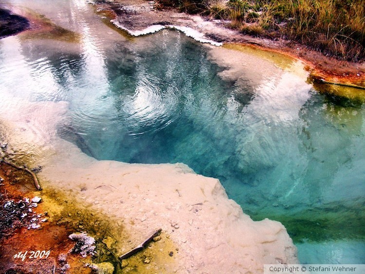 the colors of Yellowstone