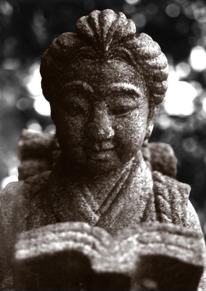 statue