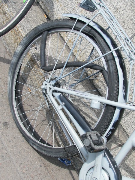Damaged bicycle wheel/