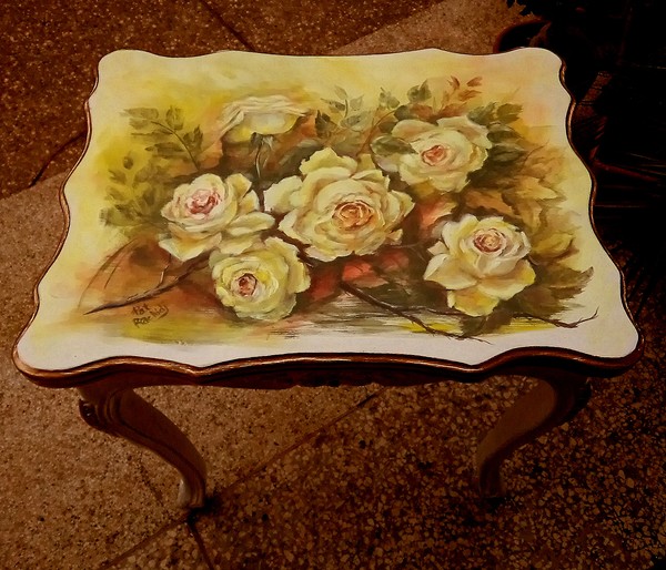 Yellow roses on table
