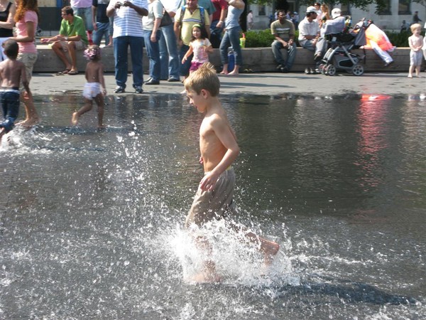 child -millenium park Chicago