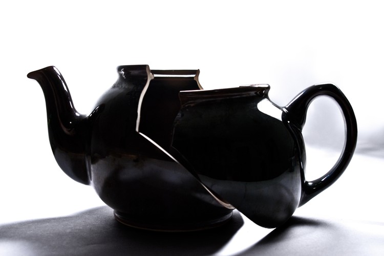 Split tea pot
