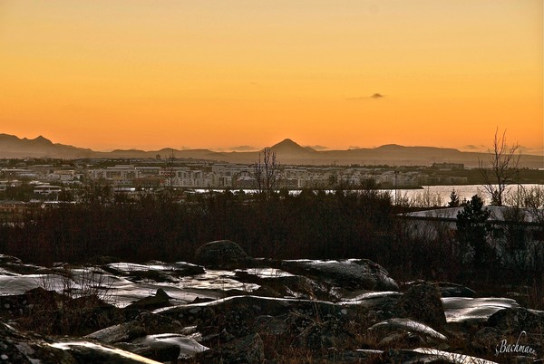 A frozen earth and varm sky !