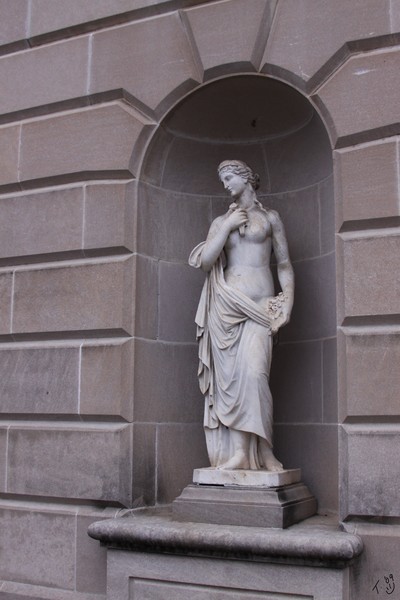 lady statue
