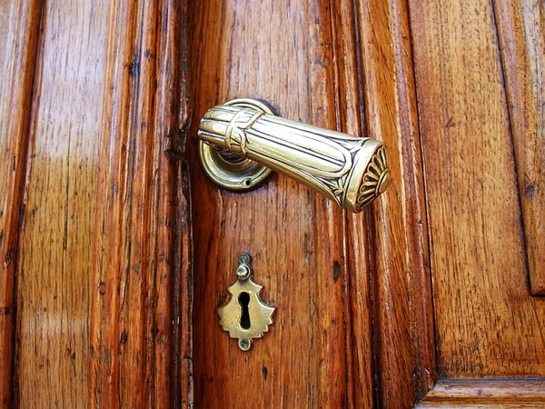 A door in San Telmo