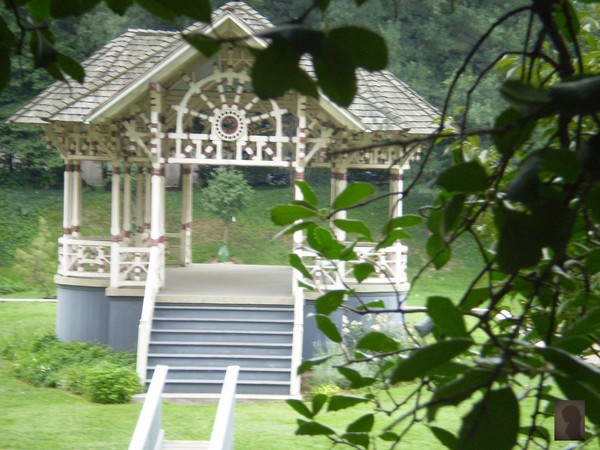 white house lawn ...
