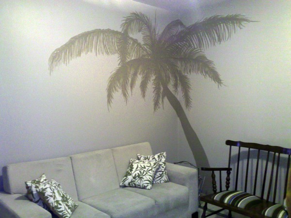 Mais Saúde Health Clinic's Coconut tree mural