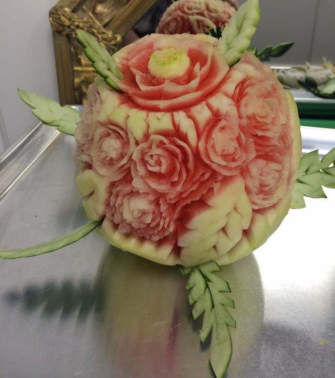 melon carving
