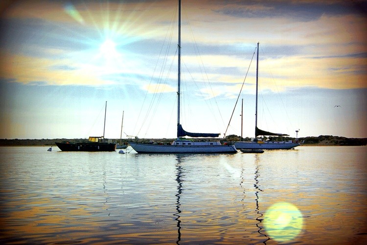 boat quarters lens flare