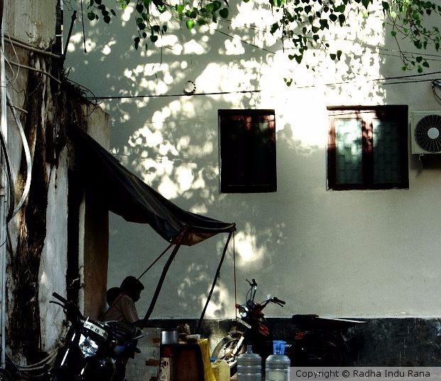 Playing with shadows: a corner tea stall 