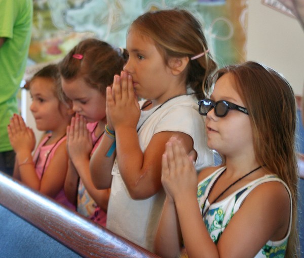 Prayer girls