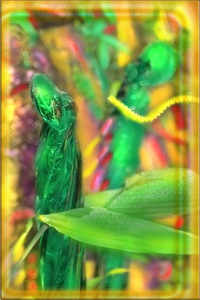 CHIHULY GREEN GLASS ROD ON TWO OWSLEY DOSES