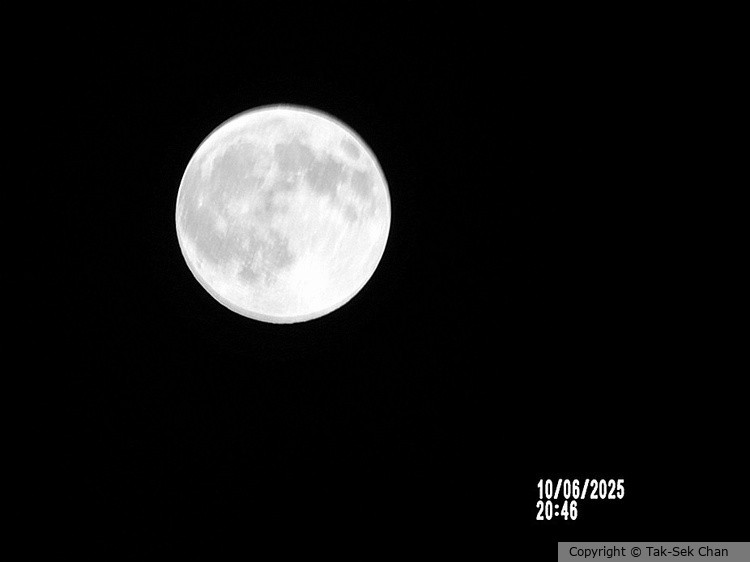 Mid-Autumn Supermoon, Howard Beach, NY, 10-06-2025 at 8:46 pm