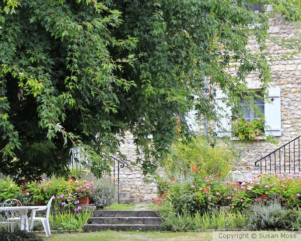 Pretty Giverny Garden