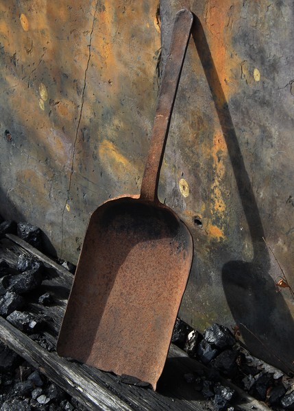 THE RUSTY BATTERED OLD SHOVEL