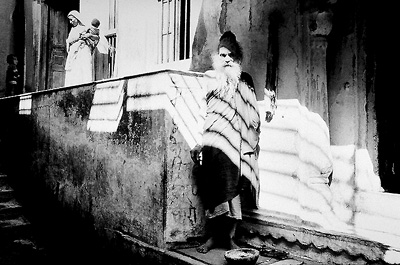TS B/W photo - image 1 -