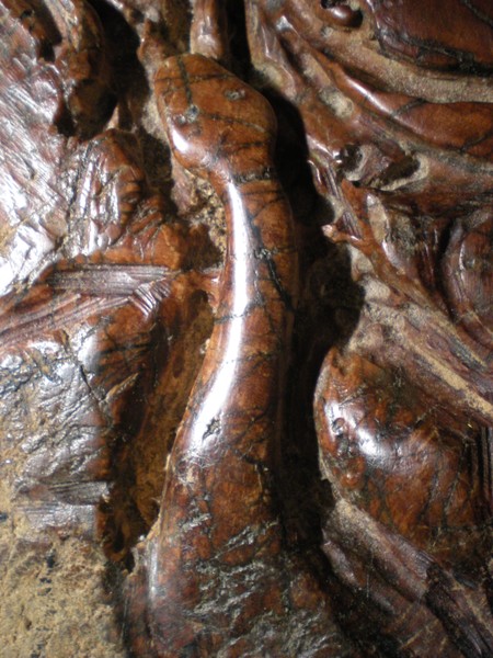 carving snake in the tree stump 