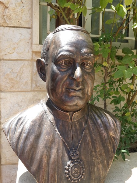 Bust sculpture for Archbishop Andree haddad