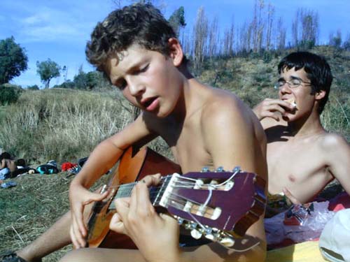 O Sebastiao e 1 cantor do caracas!!!!