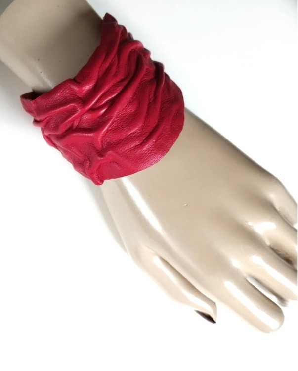 Red cuff