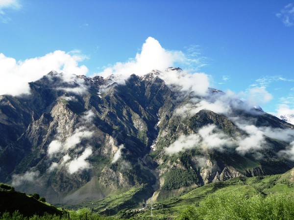 DANCING CLOUDS