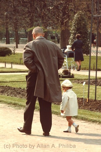 A walk in the Park with Grandpa, Paris