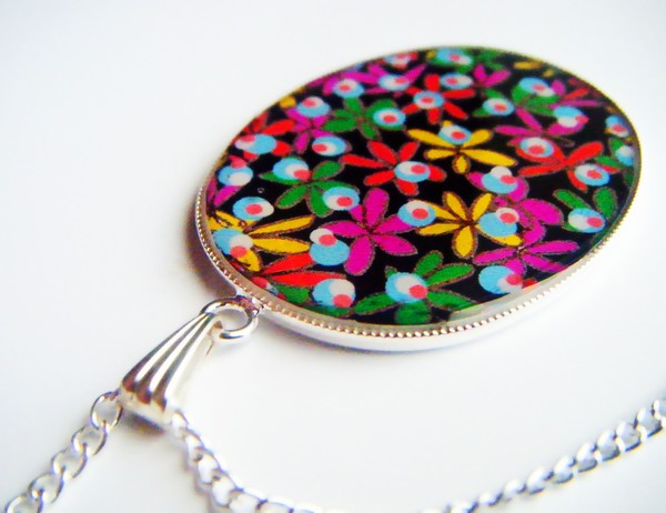 Ditsy print pendant