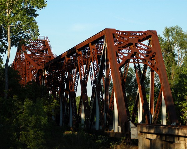 BEAUTIFUL OLD TRAIN TRESTLE - 3777