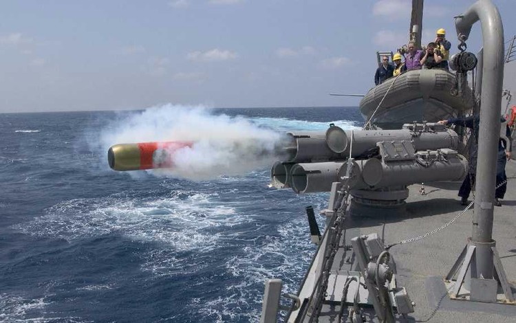 Mk 32 torpedo launch - Stbd tubes