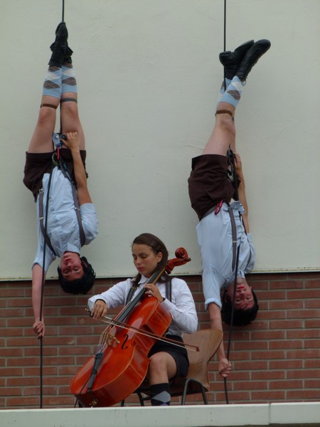 Dance on the wall