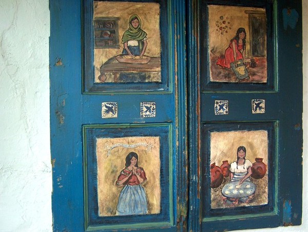 Tortilla Women Old Door