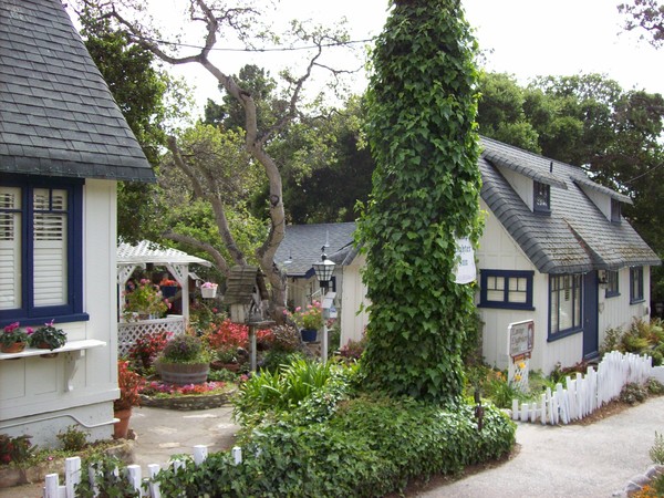 LAMP LIGHTER INN