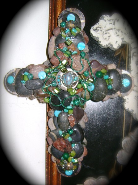 CROSS-VINTAGE TURQ MID PC, ROCKS VINTAGE BEADS